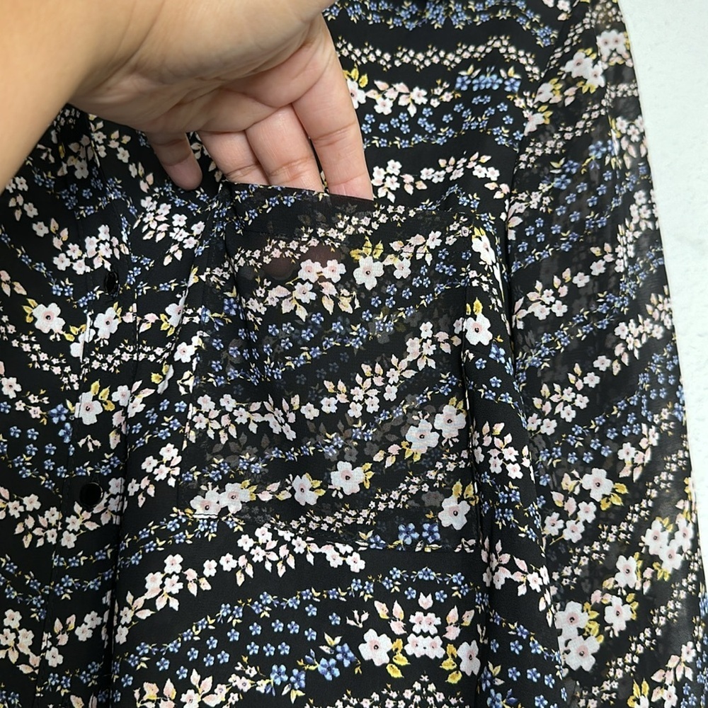 Candies Women’s Size Large Black Floral Button Down Top - Picture 4 of 10